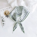 Pañuelo de seda vintage en verde menta y crema con elegantes motivos florales - Verde Vintage