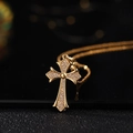 Collana con ciondolo a croce placcata in oro e zirconi incastonati su catena veneziana - Stile Artistico Micro-incastonato (Style B)