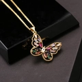 Macro di collana a farfalla con zirconi multicolore dal taglio baguette su base oro - Farfalla colorata sfumata (D)