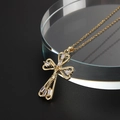 Collar cruz crucifijo bañado en oro con motivos de corazón y piedras de circón - Estilo O Cobre Chapado En Oro