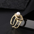 Detail of adjustable gold ring with white pearl and sparkling zircon pavé rectangle - Geometric Rectangle Pearl Style (W)