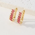 Détail de boucles d'oreilles trèfle en or 18 carats avec zircons roses sur pierre - Style Marquise en Escalier Rose (G)