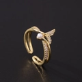 Detailed close-up of adjustable fishtail pearl ring with white zircon and gold plating - Fishtail Zircon Pearl Style (E)