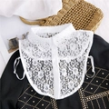 Faux col amovible en dentelle blanche élégante avec deux boutons et sangle réglable - Col en dentelle à pois blanc