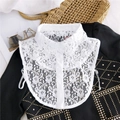 Col amovible élégant en dentelle florale blanche avec bouton pour accessoire de mode - Col en dentelle à grandes fleurs blanc