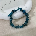 Bracciale minimalista con schegge di pietra naturale blu lago su ciotola di ceramica - Schegge di Apatite Blu Lago (Stile D)