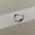 Anello elastico in pietra naturale 4mm con perle marmorizzate e dettaglio dorato - Turchese Bianco Naturale