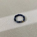 Anello elastico con perline in pietra naturale blu da 4mm e perla dorata - Pietra a Venature Blu