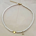 Collar de perlas hecho a mano con corazón dorado y colgante de letra A brillante - Letra A