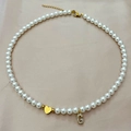 Collar de perlas hecho a mano con corazón dorado y colgante de letra G con cristales - Letra G