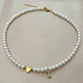 Collar de perlas hecho a mano con corazón dorado y colgante de letra I brillante - Letra I