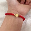 Handgefertigtes rotes Perlenarmband mit goldener San Benito Medaille für Damen - Rot
