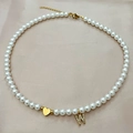 Collar de perlas hecho a mano con corazón dorado y colgante letra W de strass - Letra W