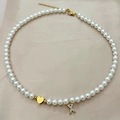 Collar de perlas blancas con corazón dorado y colgante letra X de circón con cierre de langosta - Letra X
