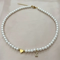 Collar de perlas hecho a mano con corazón dorado y colgante de letra Z con cristales - Letra Z