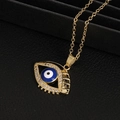 Collar dorado con colgante de ojo turco azul y circón sobre fondo de cuero negro - Mal de Ojo Esmalte Clásico (U)