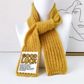 Bufanda de punto amarillo jengibre con parche GOOD LUCK y textura gruesa - Amarillo