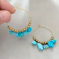 Créoles bohèmes dorées avec pierres de turquoise irrégulières et perles en métal - Éclats de Pierres Bleu Ciel (Style 2)