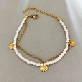Double-layer vintage bracelet with white pearls and gold hammer-textured round pendants - Flat Disc