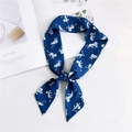 Foulard twilly en satin bleu foncé avec motif lion blanc noué en joli nœud - 90cm / Lion Bleu