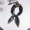 Petit foulard en soie plissé bleu marine avec imprimé floral et d'abeilles - Imprimé Fleuri Bleu