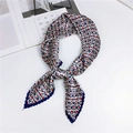 Petit foulard plissé motif géométrique rouge blanc bleu avec bords ondulés - Carré Géométrique Marine Rouge
