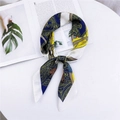 Elegante foulard di seta quadrato con stampa paisley e catene blu notte e giallo - Nodo della Cintura Giallo