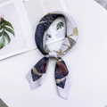 Elegante scialle in seta blu e oro con motivo paisley annodato al centro - Nodo della Cintura Grigio