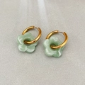 Orecchini a cerchio placcati oro 18K con ciondoli a fiore verde marmorizzato - Ciano