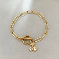 Bracciale a catena a graffetta dorata con ciondolo a ciliegia e chiusura a levetta - Bianco