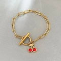 Bracciale dorato con ciondolo a ciliegia in cristalli rossi e chiusura a T - Rosso