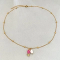 Vintage goldene Kugelkette mit rosa Tulpenblüte und unregelmäßigem Perlenanhänger - Lila