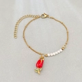 Bracciale di perle placcato oro con ciondolo a tulipano rosso e chiusura regolabile - Rosso