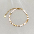 Bracelet élégant en acier inoxydable plaqué or 18K avec perles d'eau douce - Combinaison de Carré Doré et Perle Artificielle (Style 5)