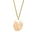 Collier minimaliste à chaîne dorée avec un pendentif irrégulier en acrylique beige translucide - Rose Transparent