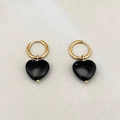 Orecchini minimalisti in acciaio placcati oro 18K con ciondoli a cuore in pietra nera - Agata nera