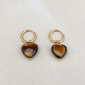 Orecchini a cerchio in acciaio placcato oro 18K con ciondoli a cuore in occhio di tigre - Occhio di tigre