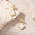 Detail of double-layer clover earrings with gold finish and white mother-of-pearl inlay - Clover Mother of Pearl