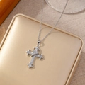 Zilveren kruishanger ketting met fleur-de-lis design en micro-pave zirkoon - Zilveren Fleur-de-lis Kruis Stijl (B)