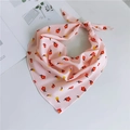 Foulard a triangolo rosa a fiori in chiffon leggero con piccoli fiori rossi e gialli - Fiori rosa