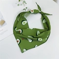 Foulard triangulaire vert foncé avec motif avocat mignon pour cheveux ou cou - Avocat