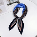 Petit foulard plissé bleu ciel avec motifs patchwork de pois et rayures orange - Petit Imprimé Fleuri Bleu