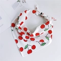 Foulard en soie avec imprimé cerise rouge sur fond blanc pour style femme - Cerise
