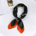 Foulard quadrato di seta 70cm con design cartoon bicolore verde scuro e arancione acceso - 70x70cm / Bordo Arancione Mucca e Leopardo