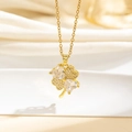 Dettaglio della collana a quadrifoglio dorata con cristalli a cuore e pavé - Stile Gemma Quadrifoglio (S)