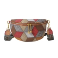 Sac de poitrine rétro en cuir patchwork avec large bandoulière colorée et pendentif étoile. - Patchwork Rouge Marron