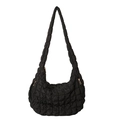 Elegante bolso bandolera acolchado negro con textura de nube y cremallera dorada - Negro