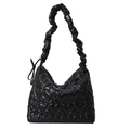 Minimalistische schwarze gesteppte Nylon-Handtasche mit gerafftem Scrunchie-Trageriemen - Schwarz