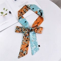 Foulard en soie bleu et orange avec imprimés de grues noires et motifs abstraits - Oiseau Tacheté Orange Bleu