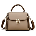 Bolso bandolera clásico bicolor en cuero beige con detalles dorados y asa superior - Caqui